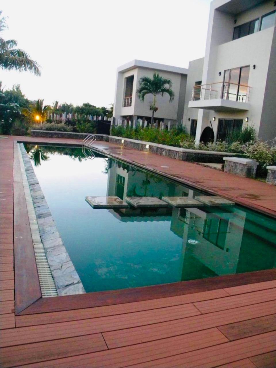 Modern Villa In Grand Bay - Short Walk To Beach Exterior photo